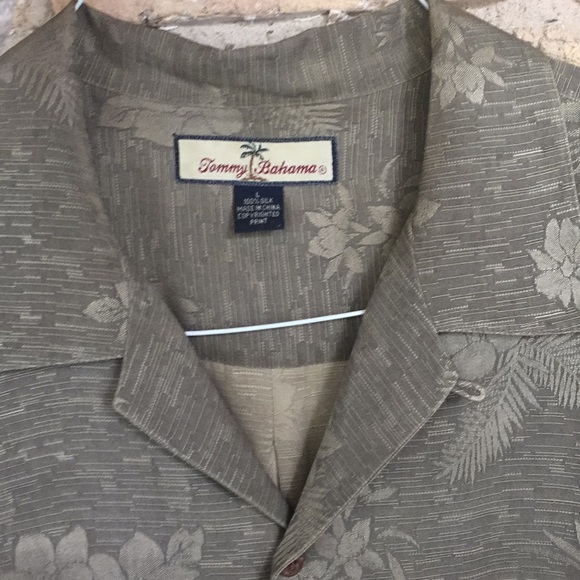 Tommy Bahama Perfect condition 100% silk - Picture 8 of 8